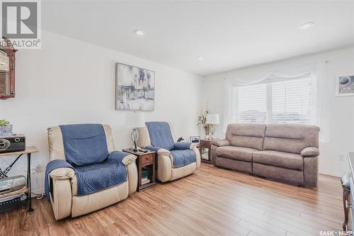 873 Reimer Road, Martensville, SK - Indoor Photo Showing Living Room