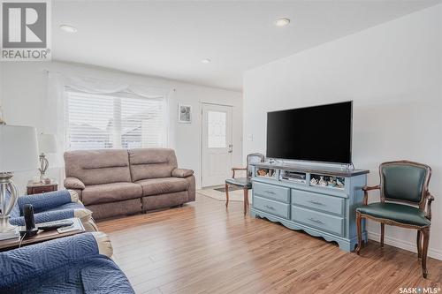 873 Reimer Road, Martensville, SK - Indoor Photo Showing Living Room