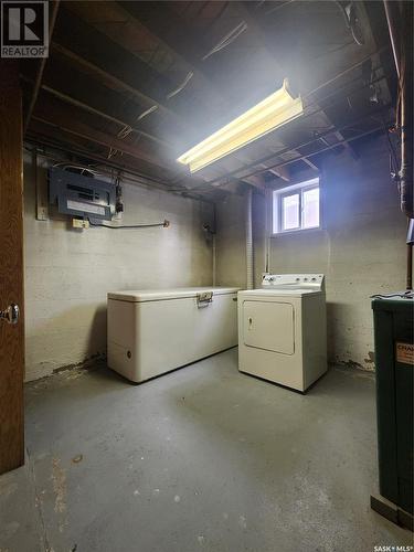 221 7Th Avenue E, Melville, SK - Indoor Photo Showing Laundry Room