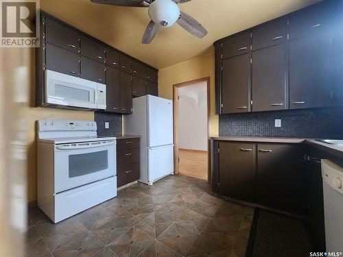 221 7Th Avenue E, Melville, SK - Indoor Photo Showing Kitchen
