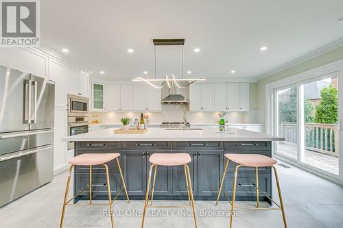 2124 Grand Blvd, Oakville, ON - Indoor Photo Showing Kitchen With Upgraded Kitchen