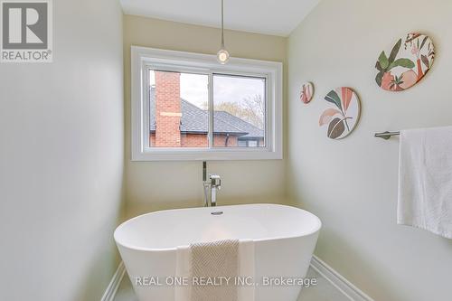 2124 Grand Boulevard, Oakville, ON - Indoor Photo Showing Bathroom