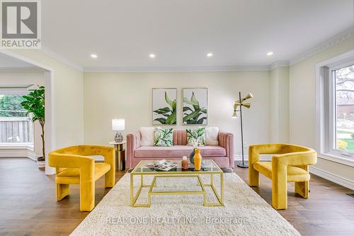 2124 Grand Boulevard, Oakville, ON - Indoor Photo Showing Living Room