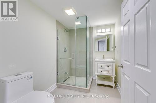 2124 Grand Blvd, Oakville, ON - Indoor Photo Showing Bathroom