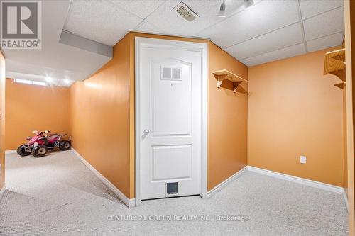 1646 Beard Dr, Milton, ON - Indoor Photo Showing Other Room