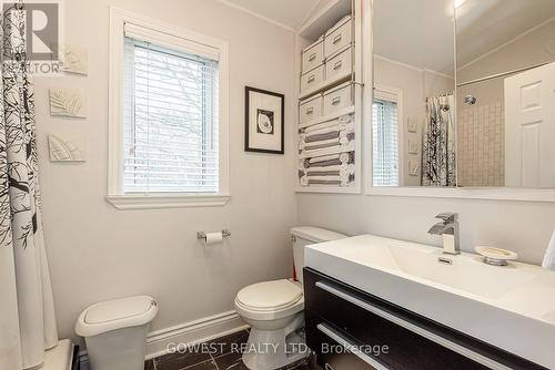 18 Worthington Cres, Toronto, ON - Indoor Photo Showing Bathroom