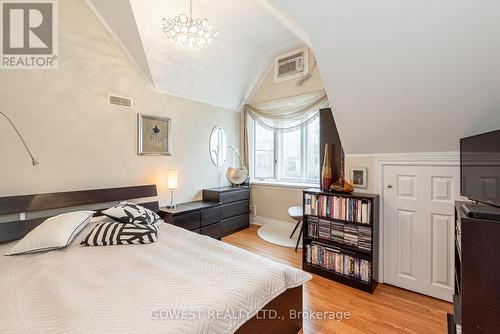 18 Worthington Cres, Toronto, ON - Indoor Photo Showing Bedroom
