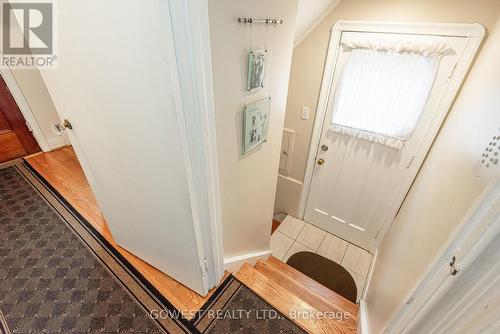 18 Worthington Cres, Toronto, ON - Indoor Photo Showing Other Room