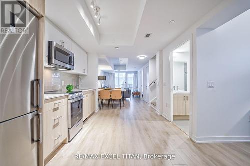 #106 -1195 Queensway Ave, Toronto, ON - Indoor Photo Showing Kitchen With Upgraded Kitchen