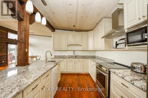 1083 Riverside Drive, Parry Sound Remote Area, ON - Indoor Photo Showing Kitchen With Upgraded Kitchen