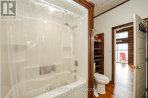 1083 Riverside Drive, Parry Sound Remote Area, ON - Indoor Photo Showing Bathroom