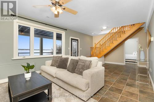 1634 Morris Ave, Smith-Ennismore-Lakefield, ON - Indoor Photo Showing Living Room