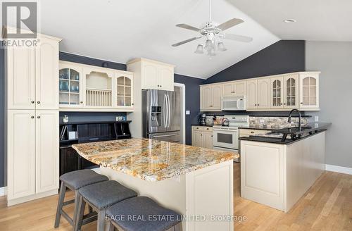1634 Morris Ave, Smith-Ennismore-Lakefield, ON - Indoor Photo Showing Kitchen
