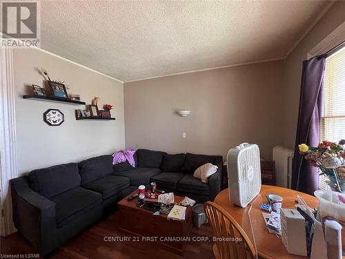 585 Colborne St, London, ON - Indoor Photo Showing Living Room