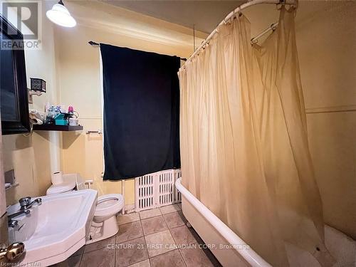 585 Colborne Street, London, ON - Indoor Photo Showing Bathroom