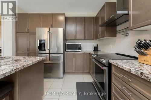 2453 New Providence St, Oshawa, ON - Indoor Photo Showing Kitchen With Upgraded Kitchen