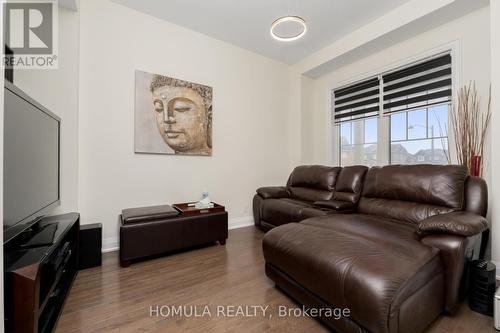 2453 New Providence St, Oshawa, ON - Indoor Photo Showing Living Room