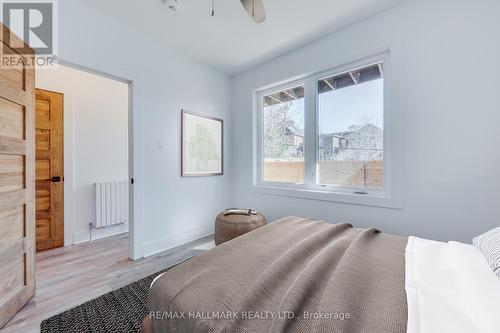 327 Kenilworth Ave, Toronto, ON - Indoor Photo Showing Bedroom