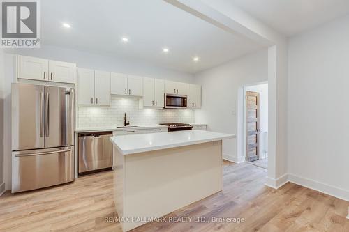 327 Kenilworth Ave, Toronto, ON - Indoor Photo Showing Kitchen With Upgraded Kitchen