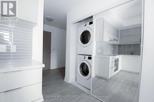 #303B -8 Rouge Valley Dr, Markham, ON - Indoor Photo Showing Laundry Room
