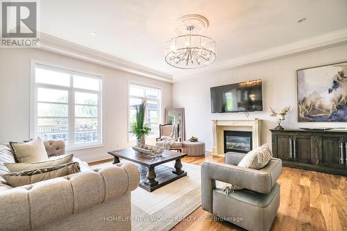 98 Carisbrooke Circle, Aurora, ON - Indoor Photo Showing Living Room With Fireplace