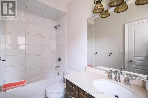 98 Carisbrooke Circle, Aurora, ON - Indoor Photo Showing Bathroom