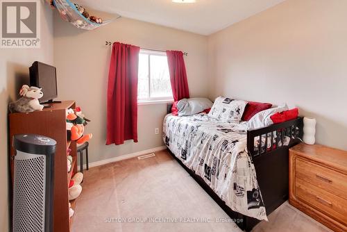 19 Gadwall Ave, Barrie, ON - Indoor Photo Showing Bedroom