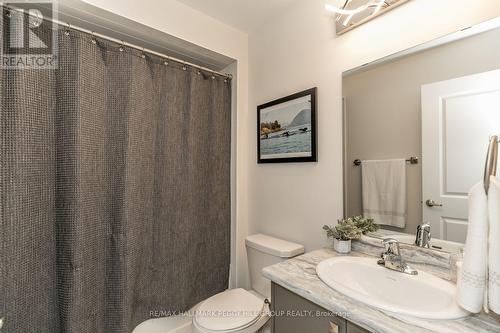 31 Samuel Cres, Springwater, ON - Indoor Photo Showing Bathroom