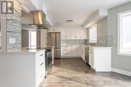 21 Stollar Blvd, Barrie, ON - Indoor Photo Showing Kitchen With Upgraded Kitchen