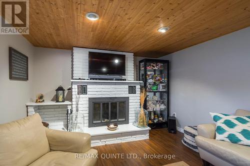 114 Nicholas St, Quinte West, ON - Indoor Photo Showing Living Room With Fireplace