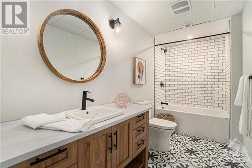 209 Des Violettes Street, Hammond, ON - Indoor Photo Showing Bathroom
