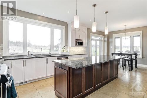 117 Dewmont Street, Ottawa, ON - Indoor Photo Showing Kitchen With Upgraded Kitchen