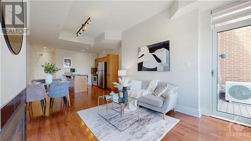 950 Marguerite Avenue Unit#306, Ottawa, ON - Indoor Photo Showing Living Room