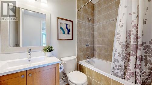 950 Marguerite Avenue Unit#306, Ottawa, ON - Indoor Photo Showing Bathroom