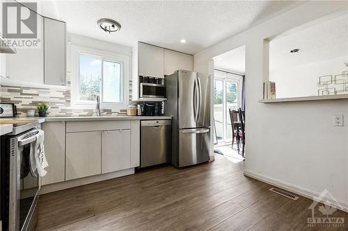 2373 Blackstone Crescent, Ottawa, ON - Indoor Photo Showing Kitchen With Double Sink