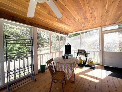 3865 Malina Road, Nelson, BC - Indoor Photo Showing Dining Room
