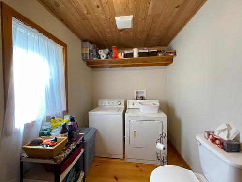 3865 Malina Road, Nelson, BC - Indoor Photo Showing Laundry Room