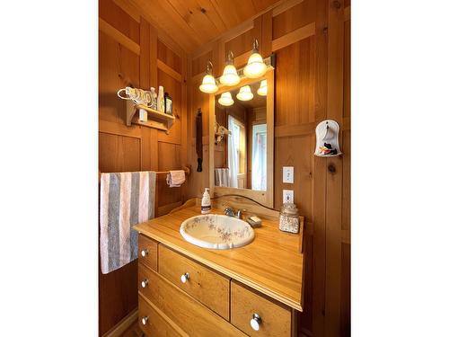 3865 Malina Road, Nelson, BC - Indoor Photo Showing Bathroom
