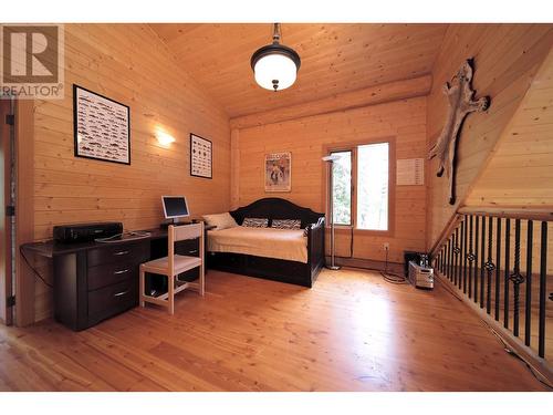 6256 Leamont Place, Horsefly, BC - Indoor Photo Showing Bedroom