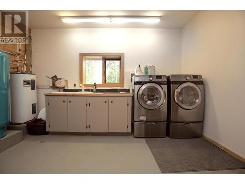 6256 Leamont Place, Horsefly, BC - Indoor Photo Showing Laundry Room