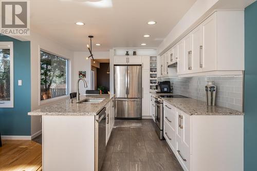 2770 Wildwood Crescent, Prince George, BC - Indoor Photo Showing Kitchen With Upgraded Kitchen