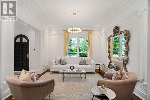 7 Kirkdale Crescent, Toronto, ON - Indoor Photo Showing Living Room