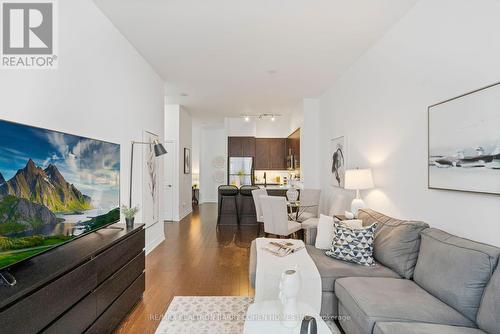 #203 -500 St Clair Ave W, Toronto, ON - Indoor Photo Showing Living Room