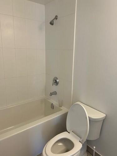 550 North Service Road|Unit #1201, Grimsby, ON - Indoor Photo Showing Bathroom