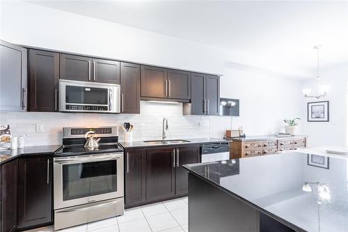 6 Chestnut Drive|Unit #7, Grimsby, ON - Indoor Photo Showing Kitchen With Double Sink With Upgraded Kitchen