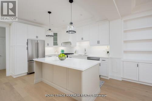 42 Fairfield Avenue, Toronto, ON - Indoor Photo Showing Kitchen With Upgraded Kitchen