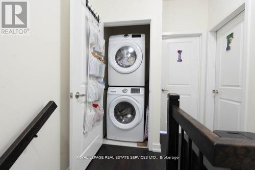 166 Squire Crescent, Oakville, ON - Indoor Photo Showing Laundry Room
