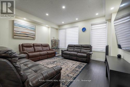 166 Squire Crescent, Oakville, ON - Indoor Photo Showing Living Room