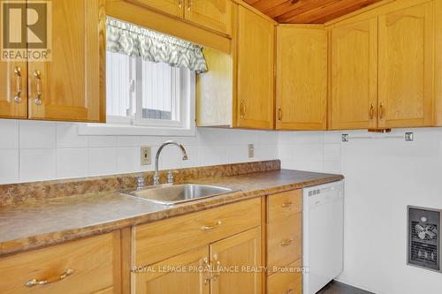 119 Ridley St, Prince Edward County, ON - Indoor Photo Showing Kitchen