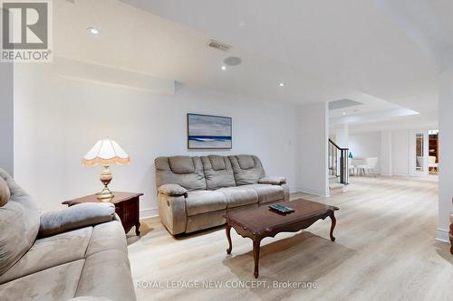 8 Valley Vista Drive, Vaughan, ON - Indoor Photo Showing Living Room